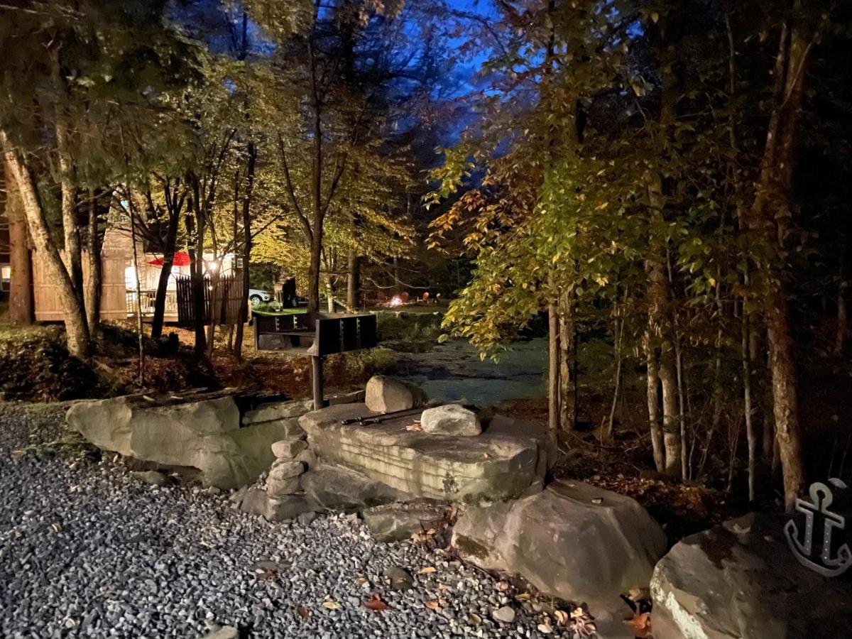 Rv Adventure Roscoe Pet Friendly Hotel Exterior photo